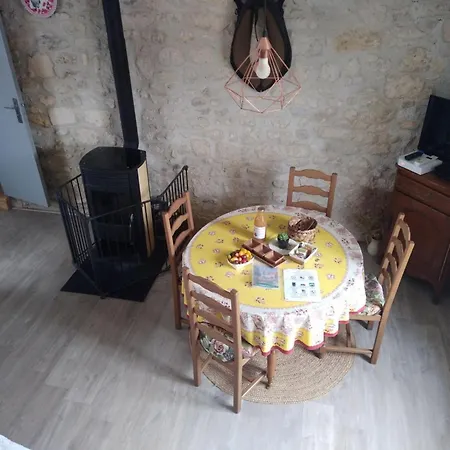 Holiday home Charmant Gite A La Ferme Avec Jardin Clos, Terrasse, Poele A Bois Et Equipements Complets - Fr-1-526-49