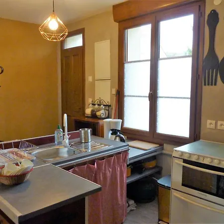 Holiday home Charmant Gite A La Ferme Avec Jardin Clos, Terrasse, Poele A Bois Et Equipements Complets - Fr-1-526-49 *