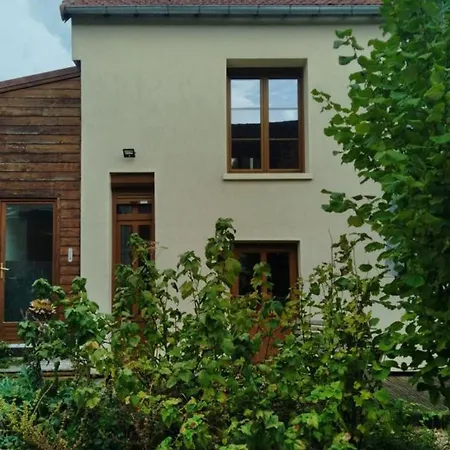 Charmant Gite A La Ferme Avec Jardin Clos, Terrasse, Poele A Bois Et Equipements Complets - Fr-1-526-49 *